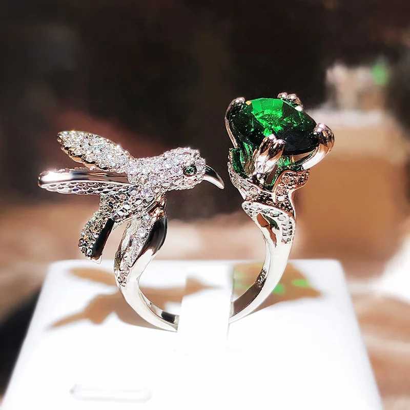 Band Rings Creative Color Treasure Female Ring Simulation Santa Maria Green Grandmother Oval Hummingbird Party Birthday Gift H240425