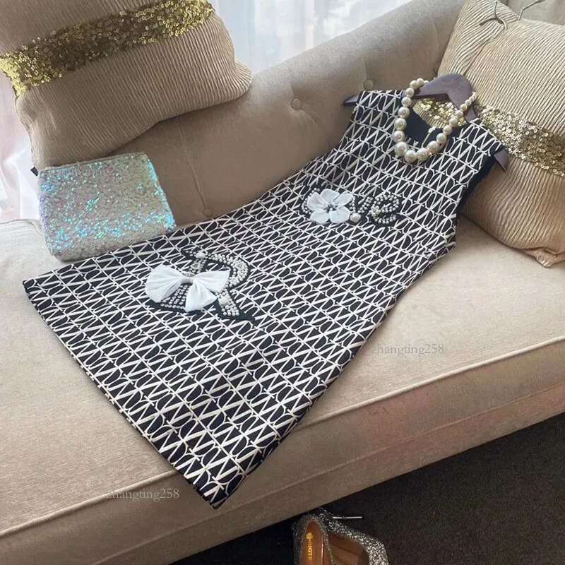 Women Basic Casual Dresses 2024 Summer Designer Runway Luxury Crystal Diamond Jacquard Dress Womens O-Neck Sleeveless Applique Printed Party Mini Vest