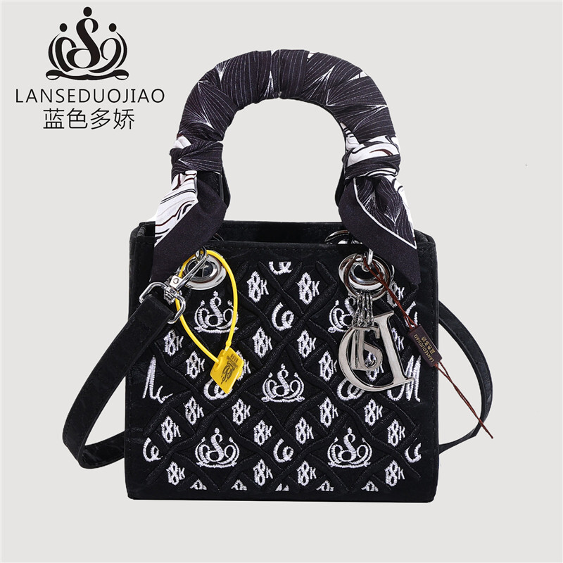 2025 New High-end Handbag Small Fragrance Pattern Designer Handheld Daifei With Diverse Textures Single Shoulder Women's Crossbody Bag