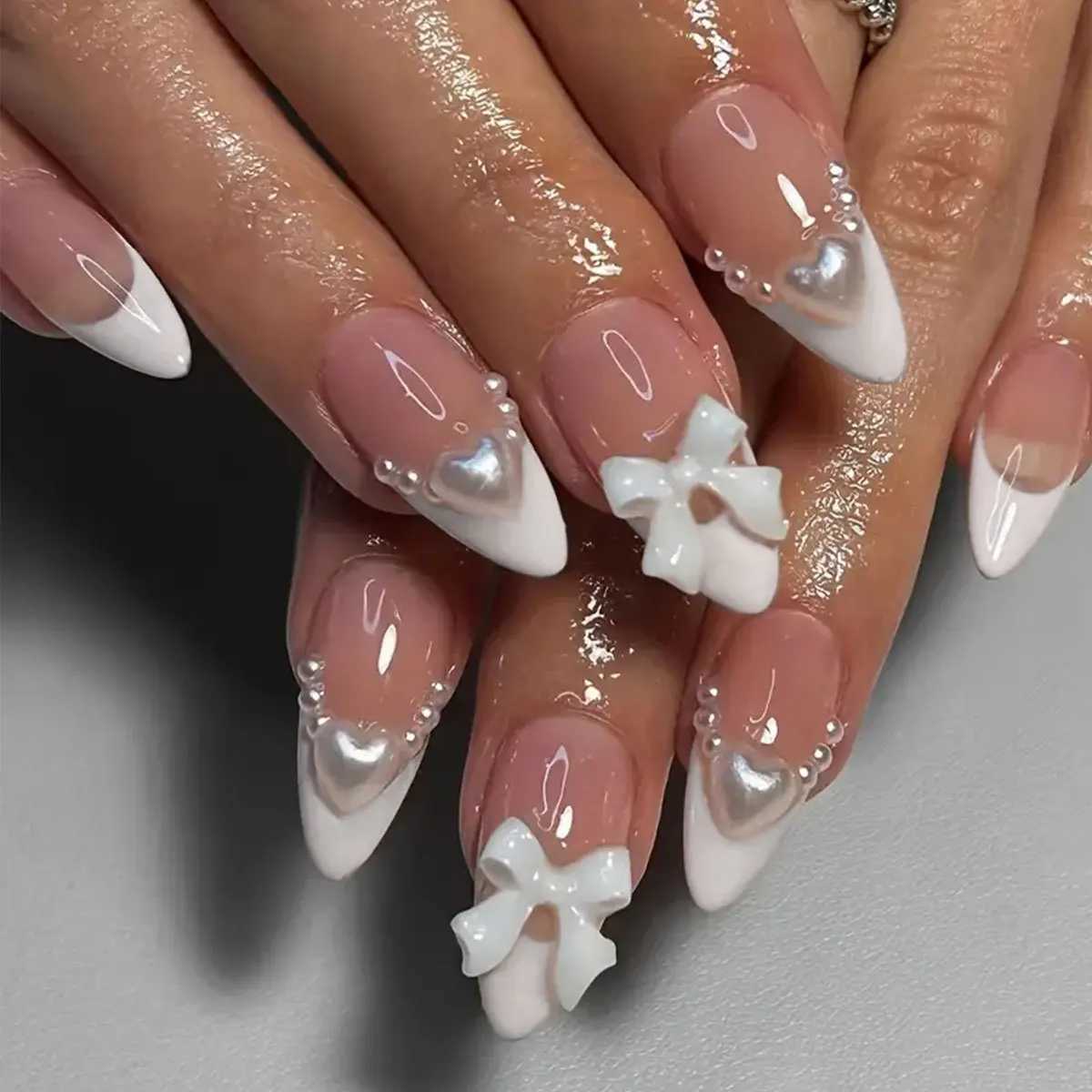 24 pieces of short almond pressed on nails white French bow design fake nails detachable with simple artificial nail tipsW241125