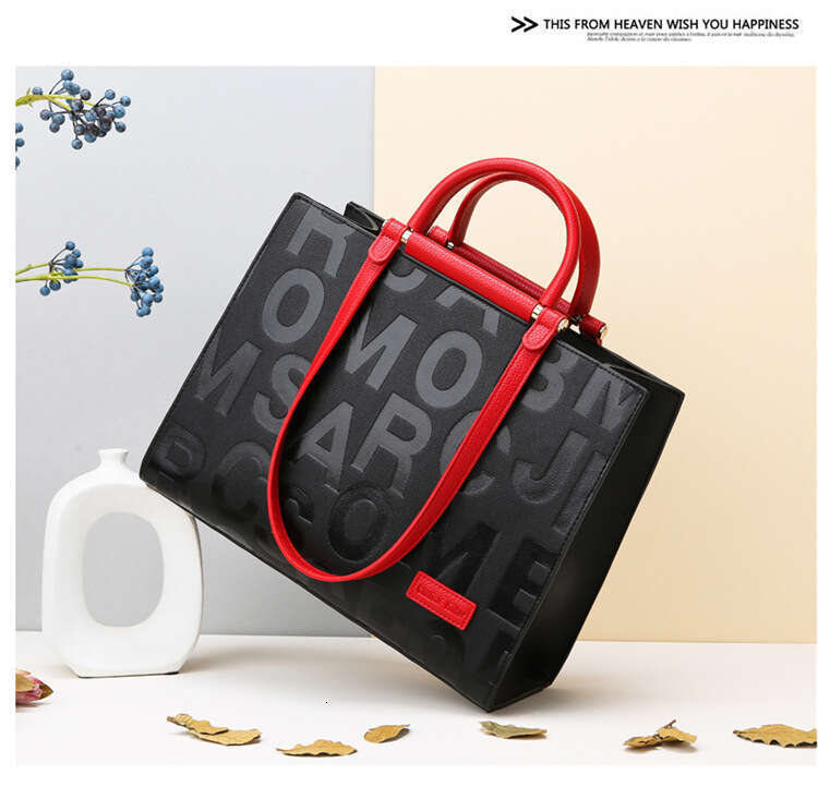 New Trendy Women's Large Capacity Commuter Handheld Tote Bag Can Be Cross Shouldered