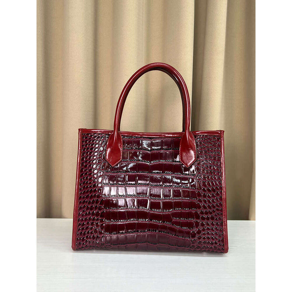 LEM Autumn And Winter Tote For Women, High-End Sensory Communication Bags, Fashionable Single Shoulder Handbags, Large Capacity Crocodile Patterned Wo