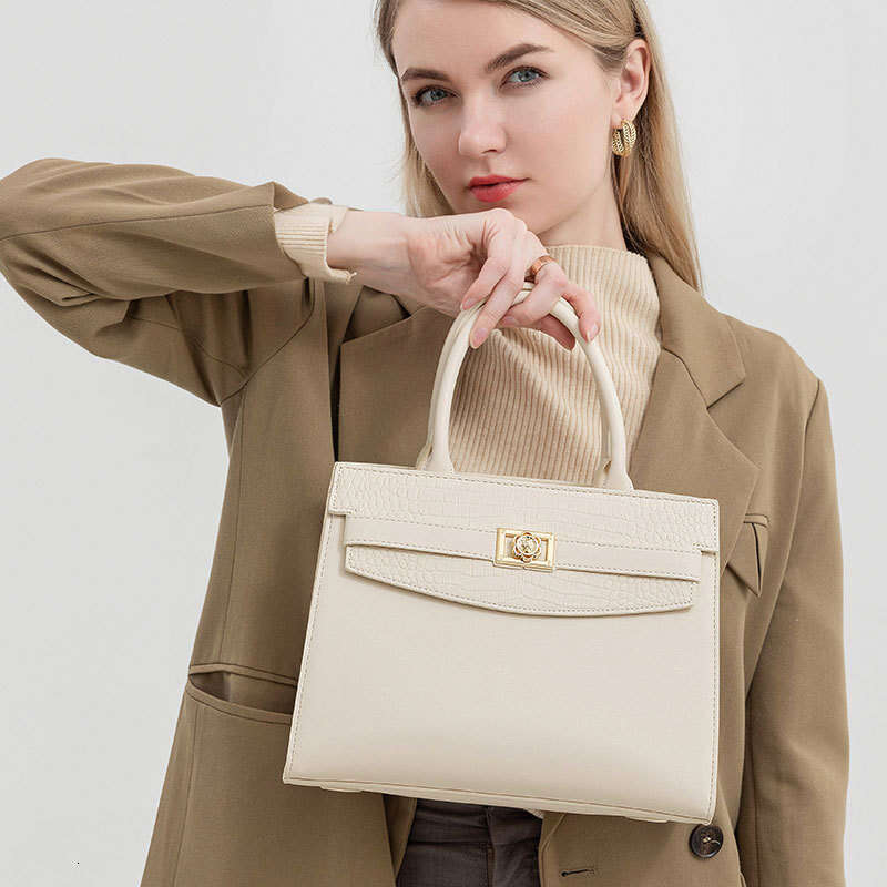 LEMON KOKO Women's Handbag Versatile Autumn Winter, Fashionable And Simple Bag With A Sense Of Luxury, Large Capacity Commuting Shoulder Bag, Sui
