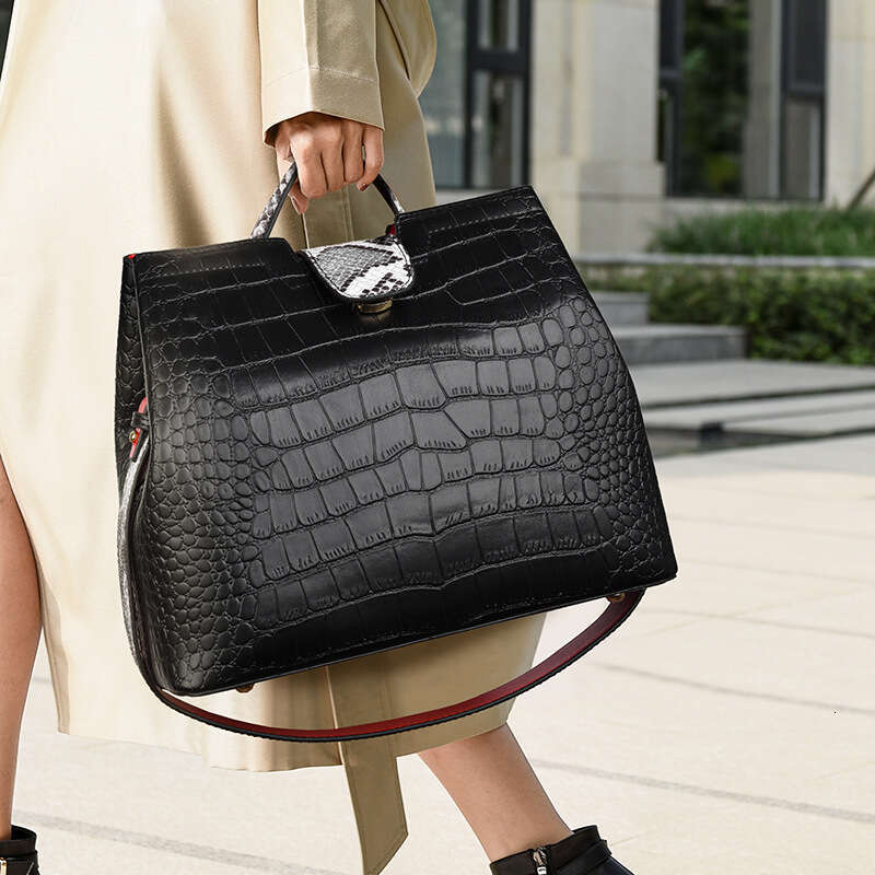LEMON KOKO Fashionable New Texture Crocodile Pattern Women's Tote Bag, Large Capacity Middle-Aged Handbag, Women Can Cross Body