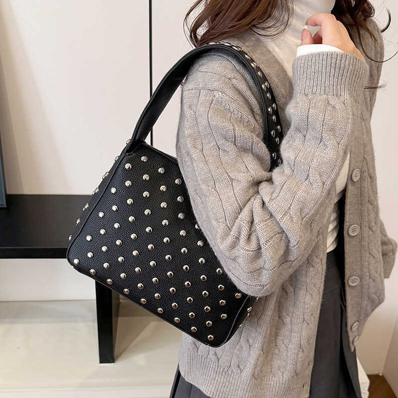 Fashion Punk Style Willow Nail Single Shoulder Underarm Bag New Trendy Heavy Industry Personalized Motorcycle Bags Women Rivet Tote Bag Handbag 241125