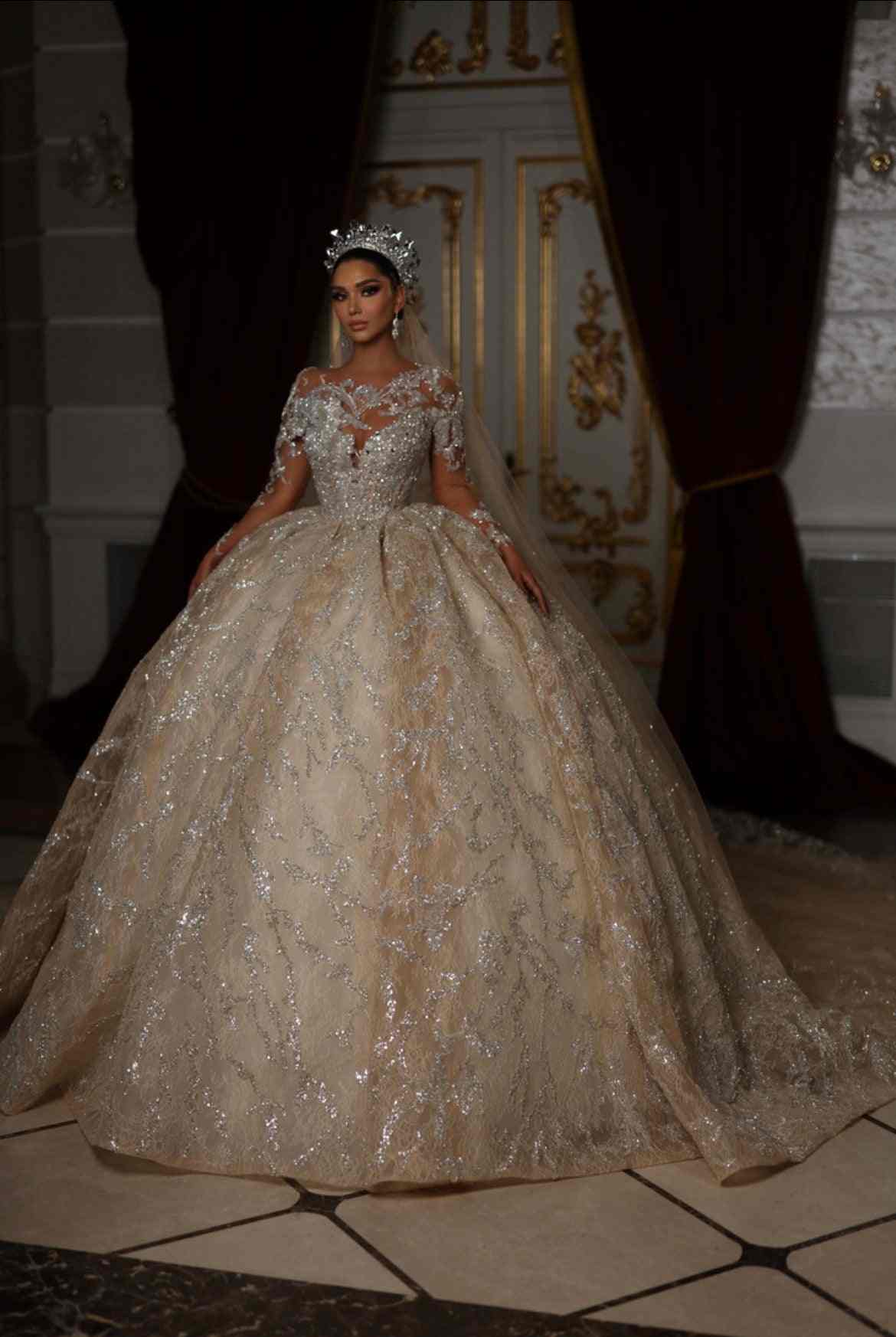 Luxury Ball Gown Wedding Dresses O-Neck Long Sleeve Sweep Train Lace-up Appliques Sequins Dress Lace Sparkly Plus Size Formal Bridal Gowns Custom Made