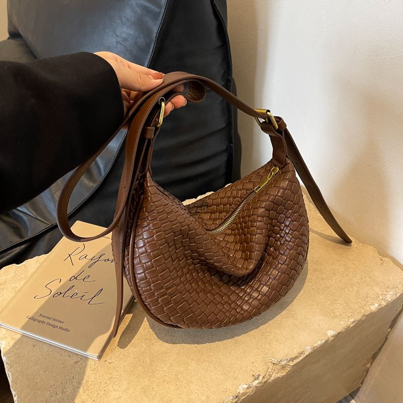 Daily Shoulder Weaving Simple New Moon Women's Solid Color Fashion Crossbody Leisure Handbag Commuter Bag PU