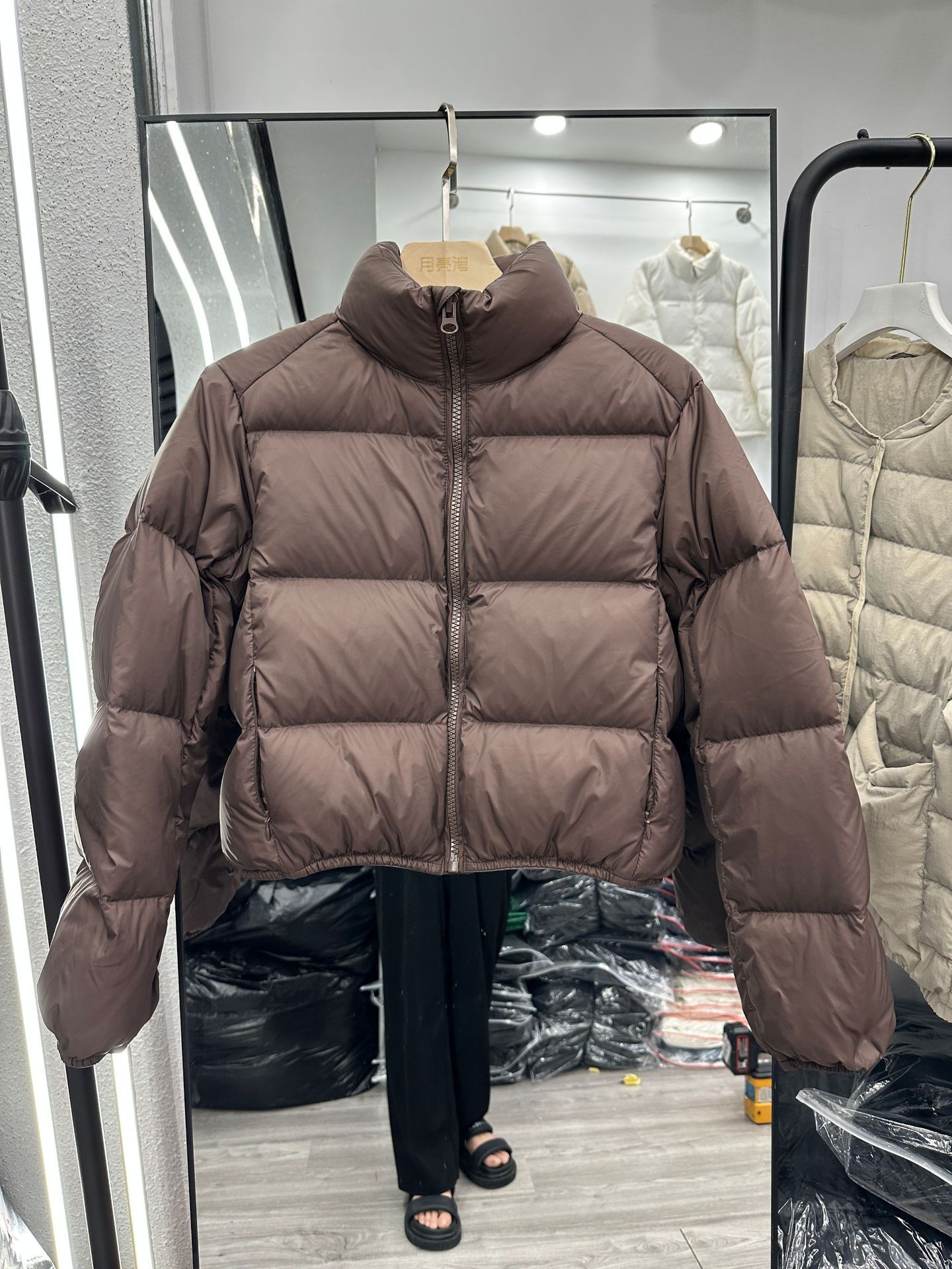 Fashion designer's new Fengkendou down for women, short, coffee colored, small, versatile, high waisted stand up collar bread jacket