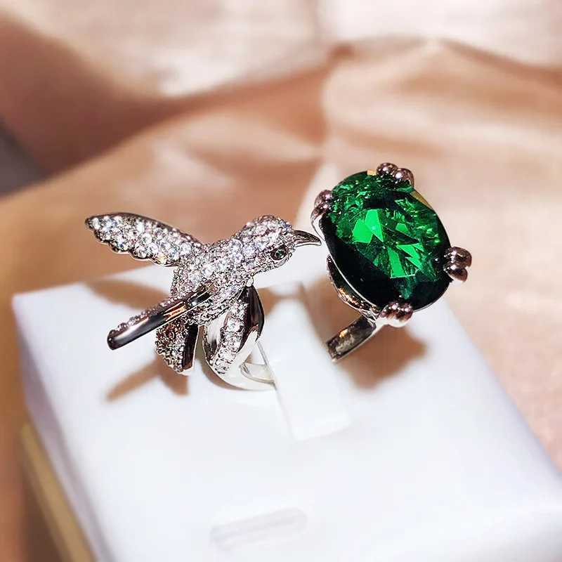 Band Rings Creative Color Treasure Female Ring Simulation Santa Maria Green Grandmother Oval Hummingbird Party Birthday Gift H240425