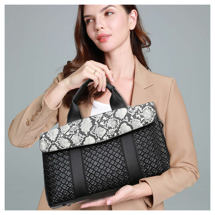 Ladies' Handbag With High-End Feel, Large Capacity Python Pattern Woven Boston Bag, Single Shoulder Crossbody Women's Bag