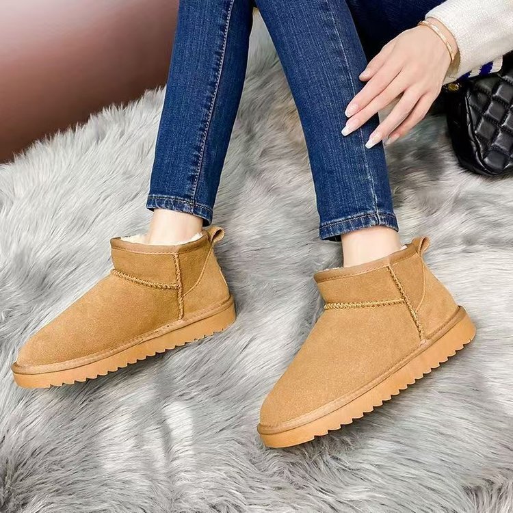 fashion Snow boots thick soled women cotton boots 2024 winter new style with added fleece thick insulation short sleeved cotton shoes season short boo