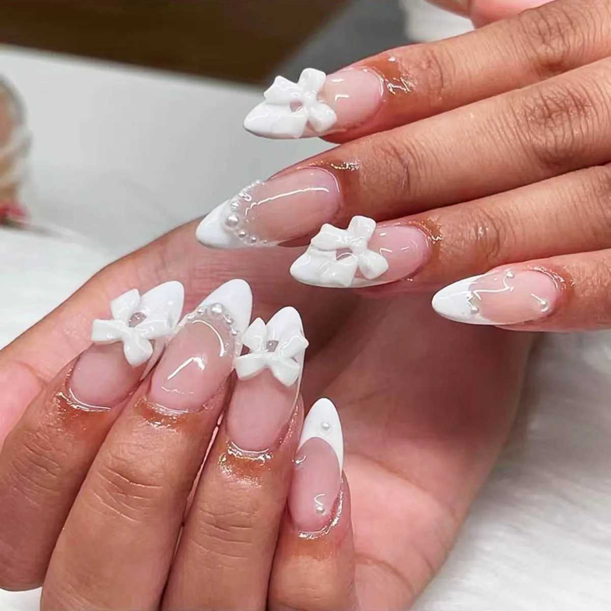 24 pieces of short almond pressed on nails white French bow design fake nails detachable with simple artificial nail tipsW241125