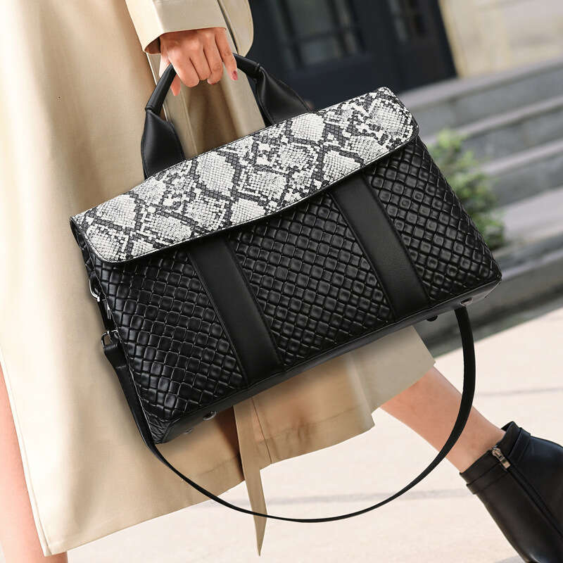 LEMON KOKO Ladies' Handbag With High-End Feel, Large Capacity Python Pattern Woven Boston Bag, Single Shoulder Crossbody Women's Bag