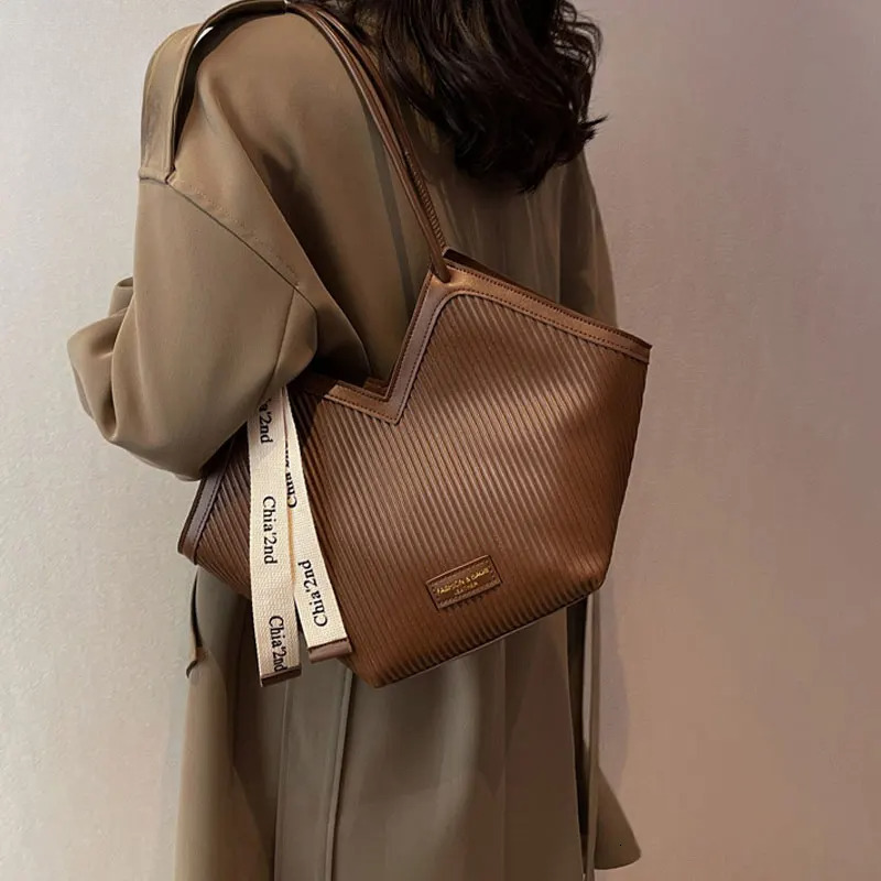 PU Women's Bags Fashion Ladies Designer Women Shoulder Handbag Large Capacity Heart-Shaped Tote Bag Bolsos De Mujer Hasp Style