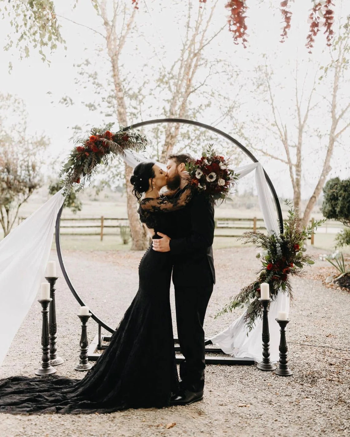 Vintage Black Lace Mermaid Wedding Dresses Backless Long Sleeves Gothic Bridal Gowns Court Train Country Style Robe De Mariee 2025