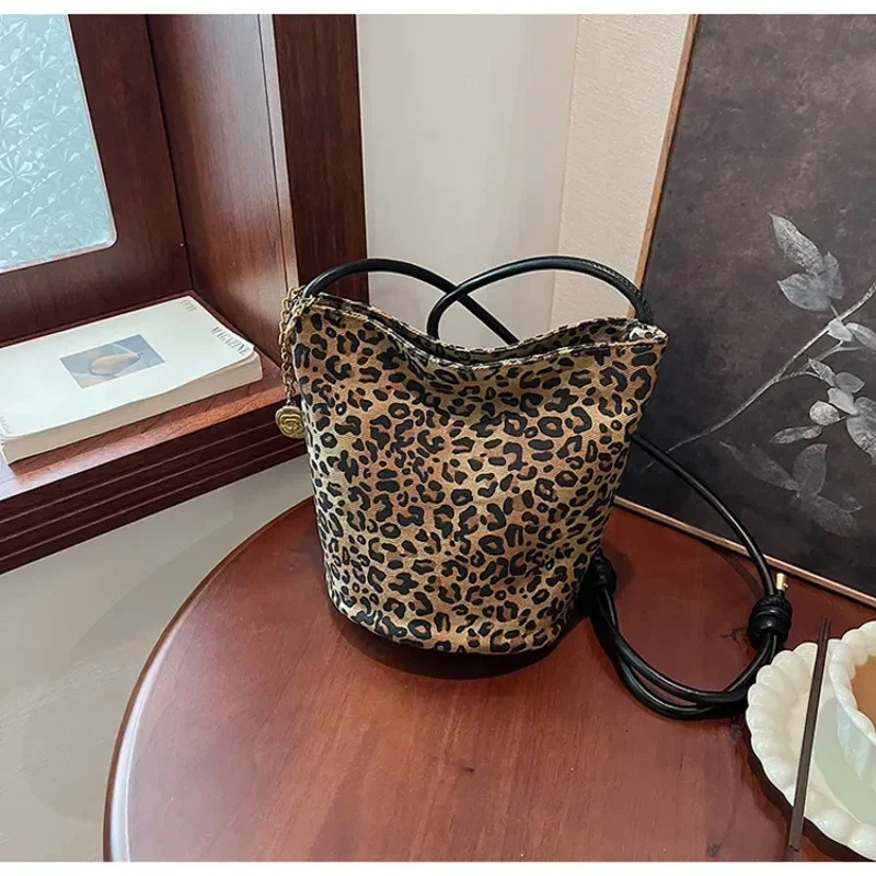 Leopard Print Women's Autumn Niche Design Fashionable Shoulder Super Popular Crossbody Bucket Bag PU