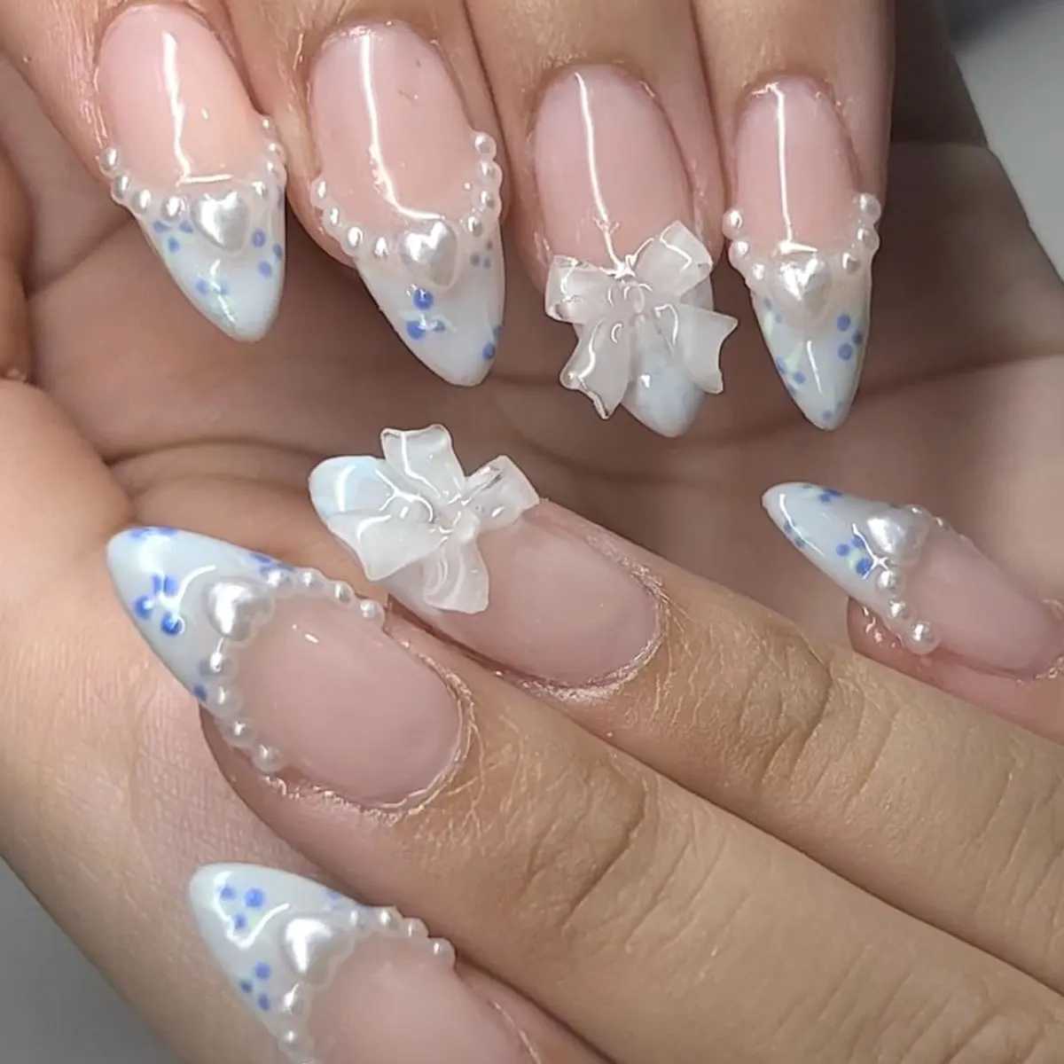 24 pieces of short almond pressed on nails white French bow design fake nails detachable with simple artificial nail tipsW241125