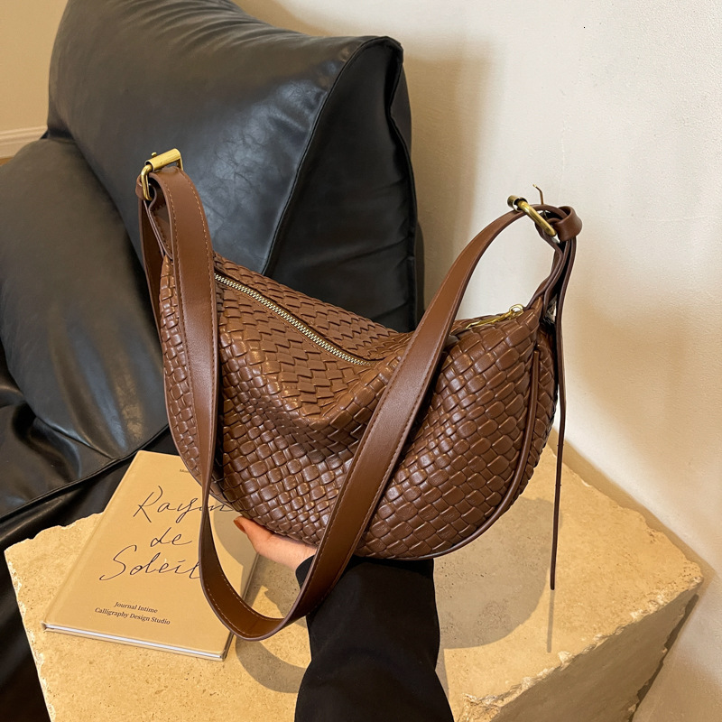 Daily Shoulder Weaving Simple New Moon Women's Solid Color Fashion Crossbody Leisure Handbag Commuter Bag PU
