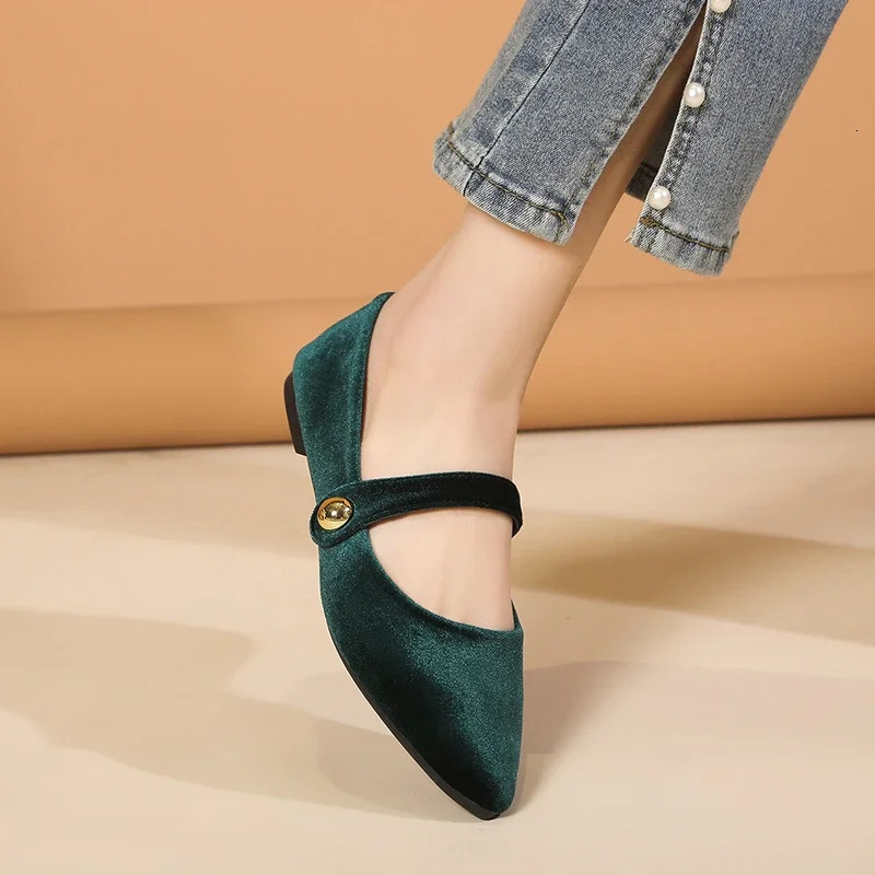 Fashion Womens Pointed Toe Flat Shoes with Velvet Matte Finish Single Women Comfort Loafers Shoes Leather Mary Jane Shoes 241125