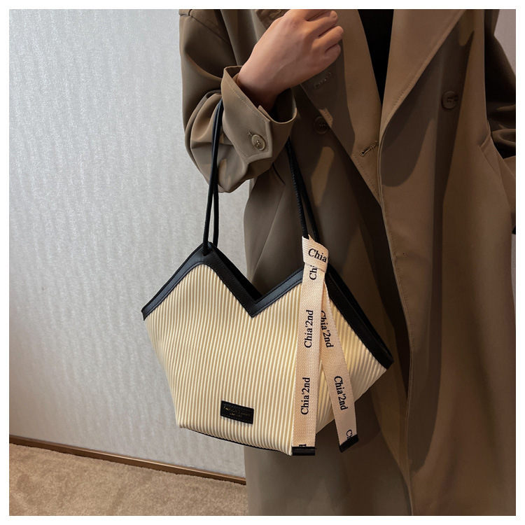 PU Women's Bags Fashion Ladies Designer Women Shoulder Handbag Large Capacity Heart-Shaped Tote Bag Bolsos De Mujer Hasp Style