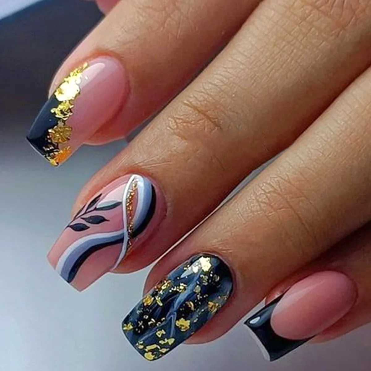 24 pieces of gradual blue pressed false nails Long coffin false nails Gold foil rhinestone Ballet design wearable French ergonomicsW241125
