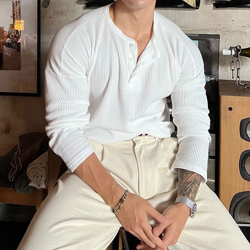 Vintage Solid Color Ribbed T Shirt Mens Streetwear Casual Oversize Henley Shirts Long Sleeve Buttoned O Neck Men Pullover Tops 241125