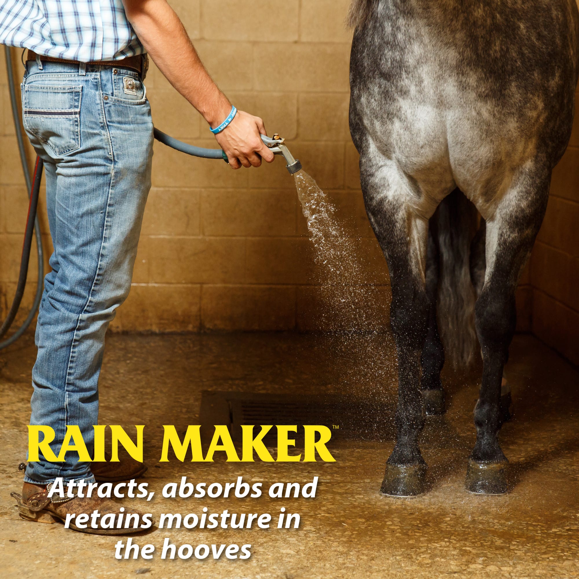 Farnam Rain Maker Triple Action Hoof Moisturizer and Conditioner for Horses, 32 fl. oz.