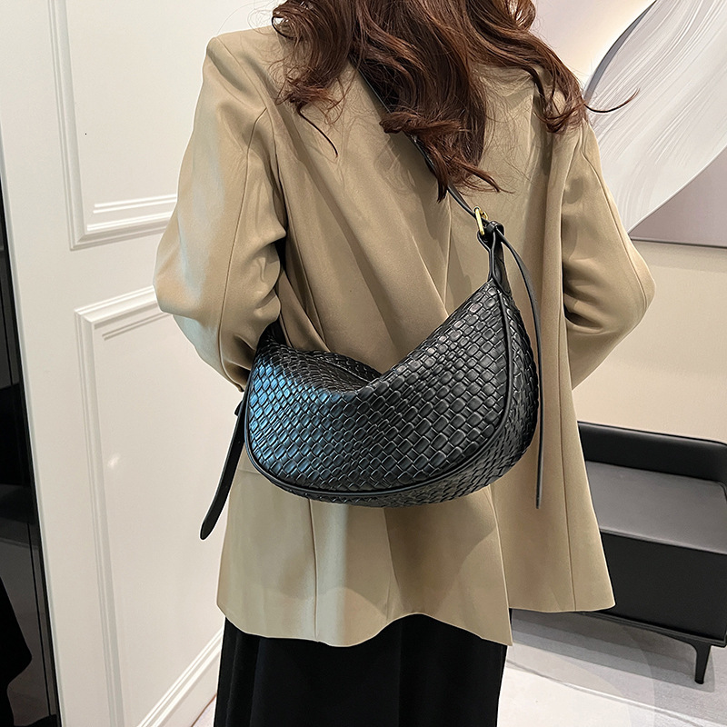 Daily Shoulder Weaving Simple New Moon Women's Solid Color Fashion Crossbody Leisure Handbag Commuter Bag PU