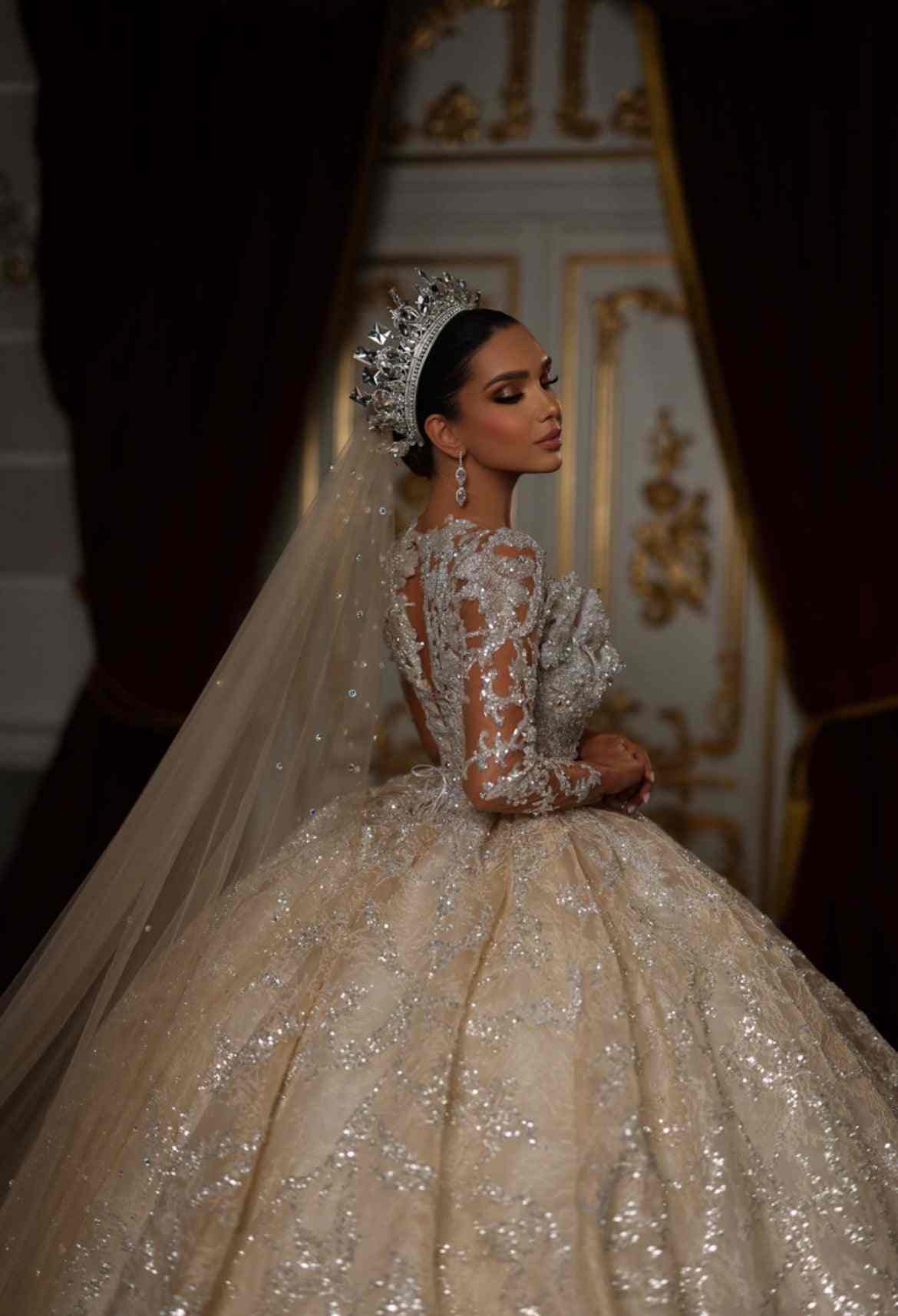 Luxury Ball Gown Wedding Dresses O-Neck Long Sleeve Sweep Train Lace-up Appliques Sequins Dress Lace Sparkly Plus Size Formal Bridal Gowns Custom Made