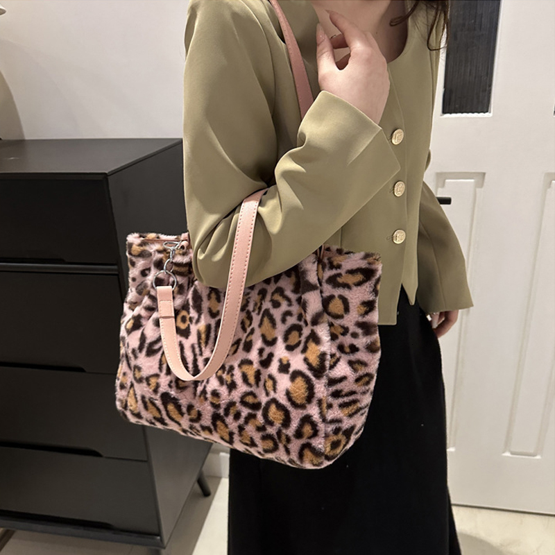 New Leopard Print Bags Women Fashion Portable Faux Fur Handbags Winter Soft Warm Bag Girls Fluffy Large Capacity Tote Purse Cotton Fabric