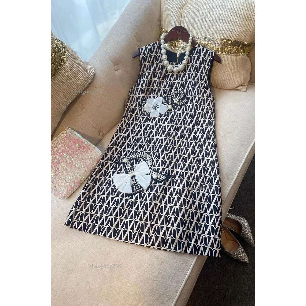 Women Basic Casual Dresses 2024 Summer Designer Runway Luxury Crystal Diamond Jacquard Dress Womens O-Neck Sleeveless Applique Printed Party Mini Vest