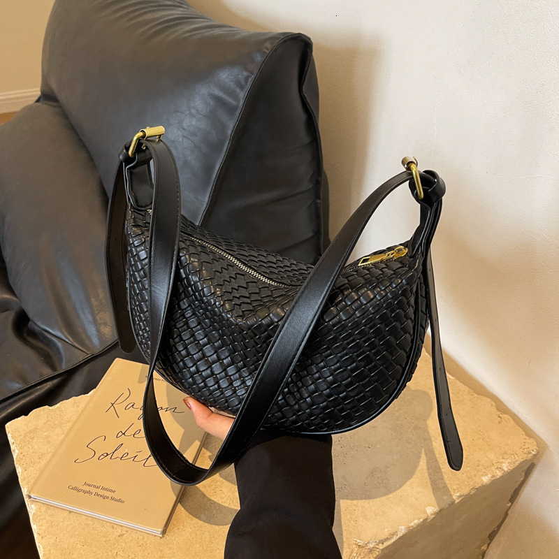 Daily Shoulder Weaving Simple New Moon Women's Solid Color Fashion Crossbody Leisure Handbag Commuter Bag PU