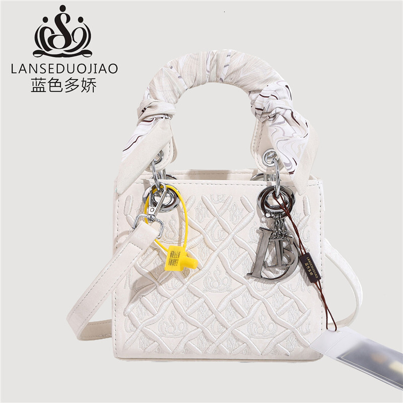 2025 New High-end Handbag Small Fragrance Pattern Designer Handheld Daifei With Diverse Textures Single Shoulder Women's Crossbody Bag