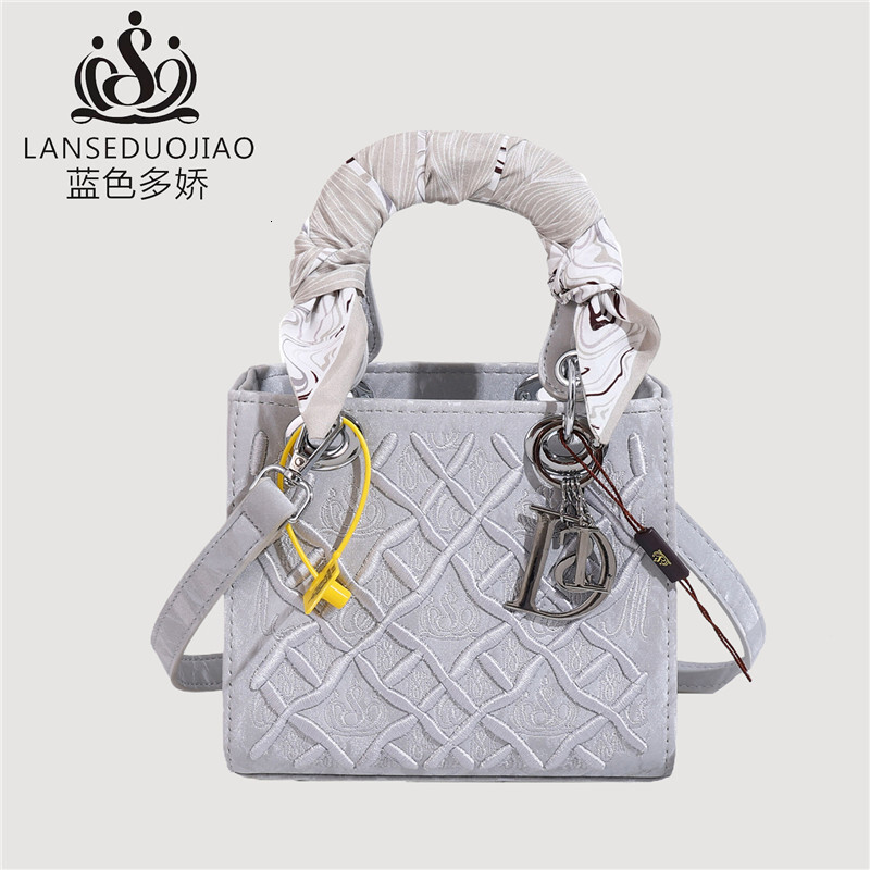 2025 New High-end Handbag Small Fragrance Pattern Designer Handheld Daifei With Diverse Textures Single Shoulder Women's Crossbody Bag