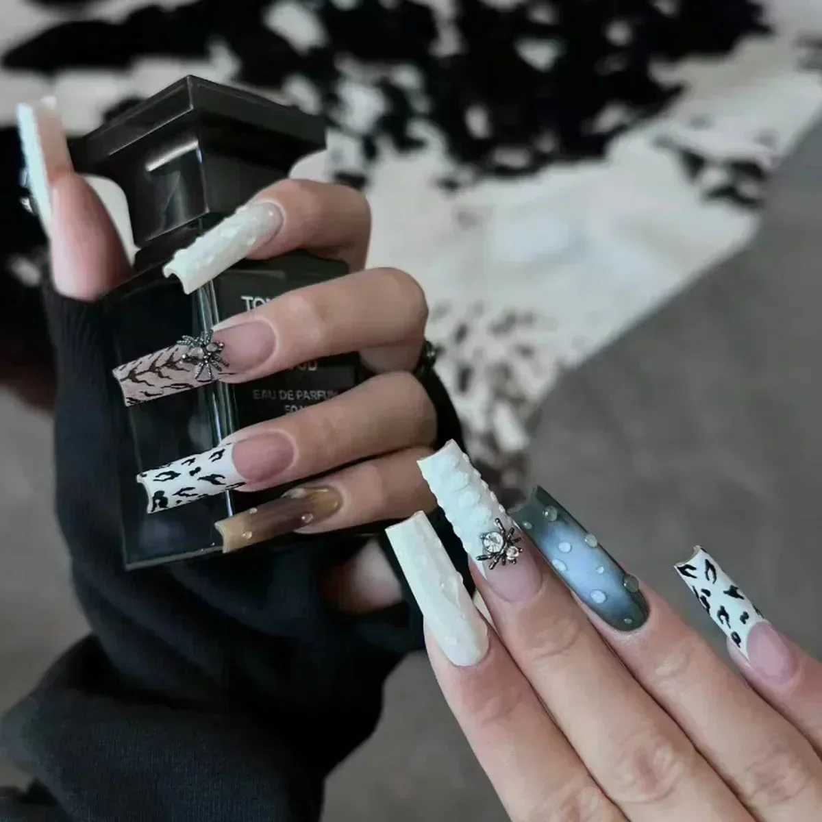 Luxury 24 Pieces Long Coffin Glue Wearable Brown Fake With Rhinestones Ballet Pressed Nails Full Set maquillaje Of Nail Tips H260209