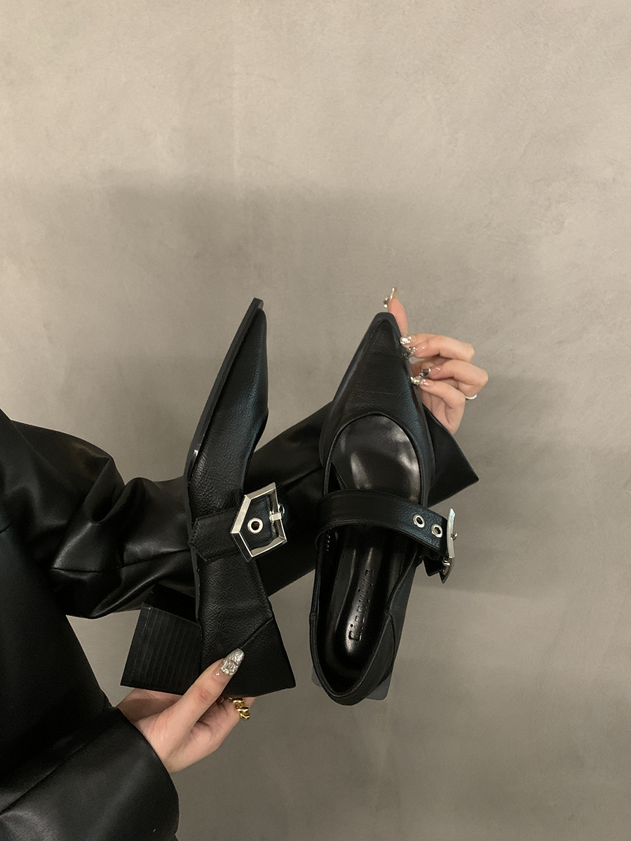 Retro pointed Mary Jane small leather shoes, women's British style single shoes, 2024 spring and autumn new French fashion thick heels