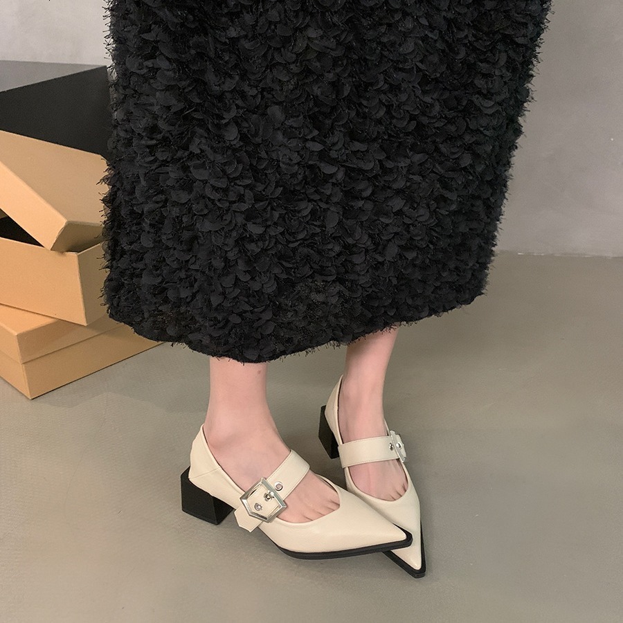 Retro pointed Mary Jane small leather shoes, women's British style single shoes, 2024 spring and autumn new French fashion thick heels