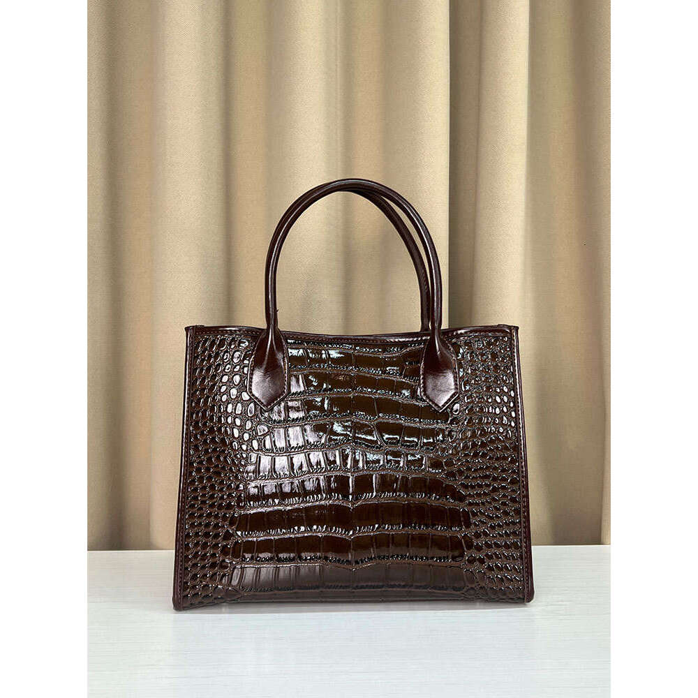 LEM Autumn And Winter Tote For Women, High-End Sensory Communication Bags, Fashionable Single Shoulder Handbags, Large Capacity Crocodile Patterned Wo