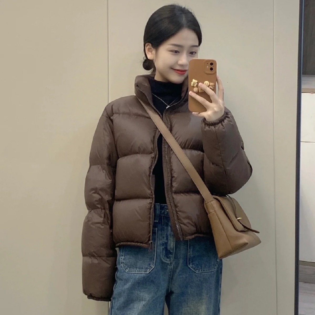 Fashion designer's new Fengkendou down for women, short, coffee colored, small, versatile, high waisted stand up collar bread jacket
