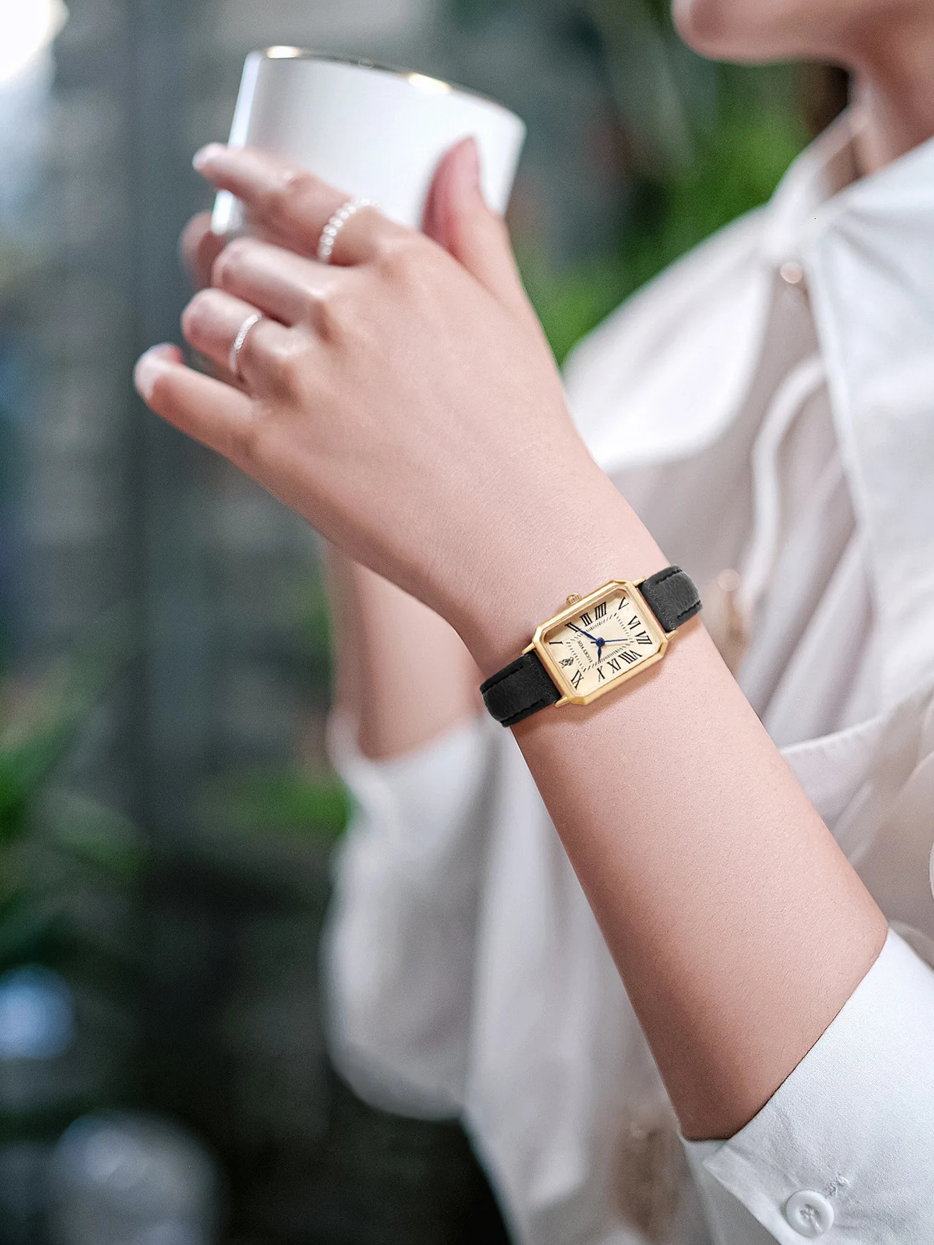 Womens Watch Rectangular Case Quartz Watch Simple Roman numerals dial Womens Watch Black Strap Watch Retro Fashion Reloj 241125