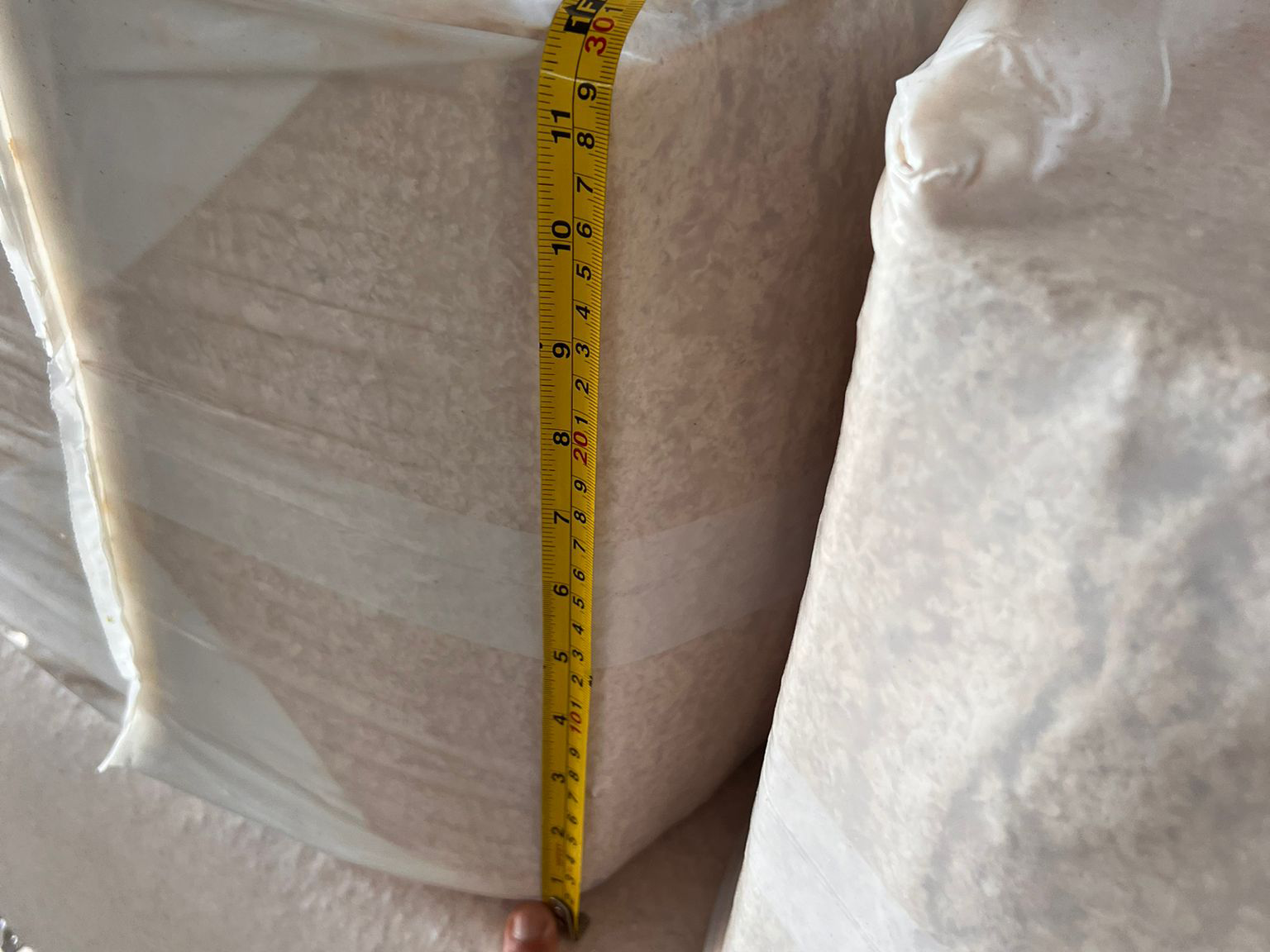 100% Natural Dust-Free Pine Wood Shavings 20kg Medium to Large Leaf Pet Bedding for Carriers & Travel Products