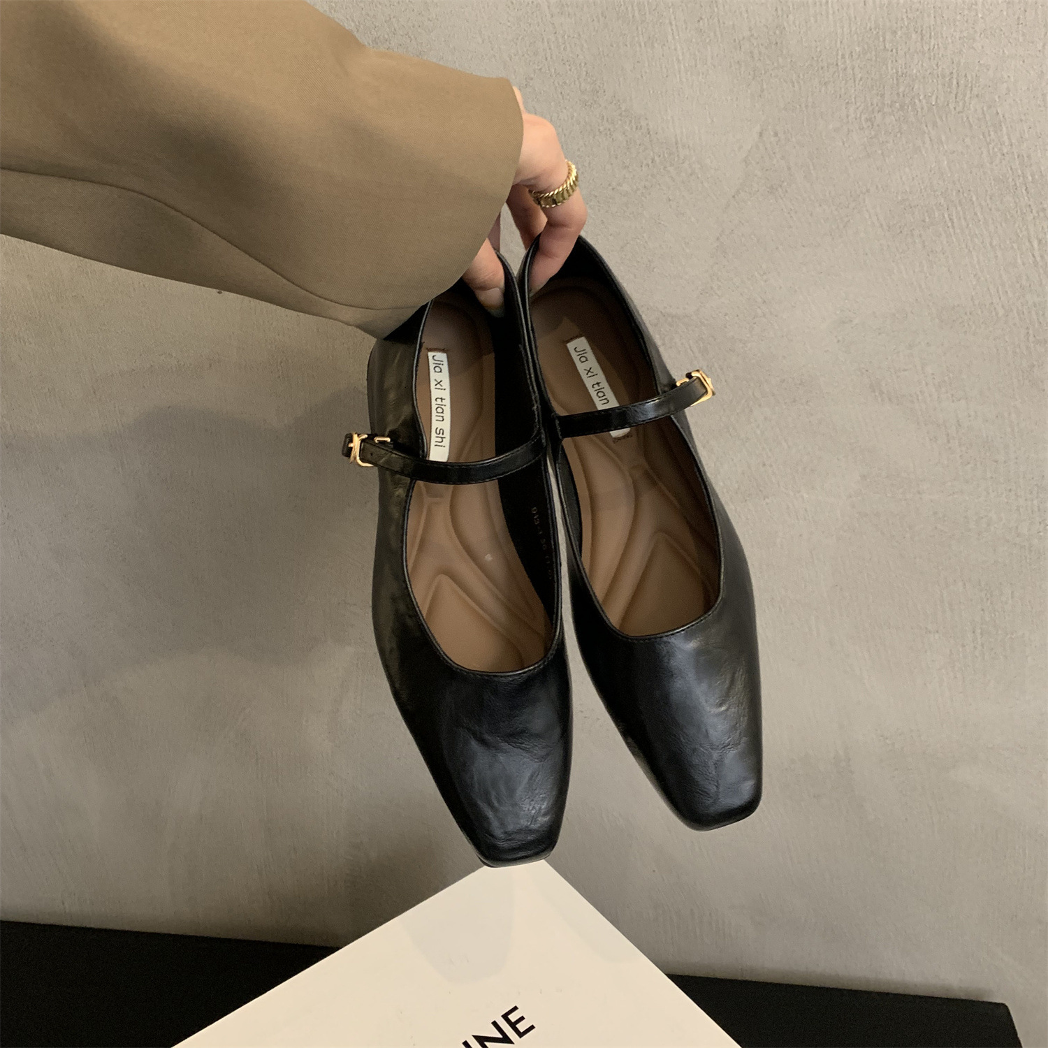 French evening breeze temperament commuting single shoe women's 2024 new autumn Korean version fairy thick heel Mary Jane small leather shoes