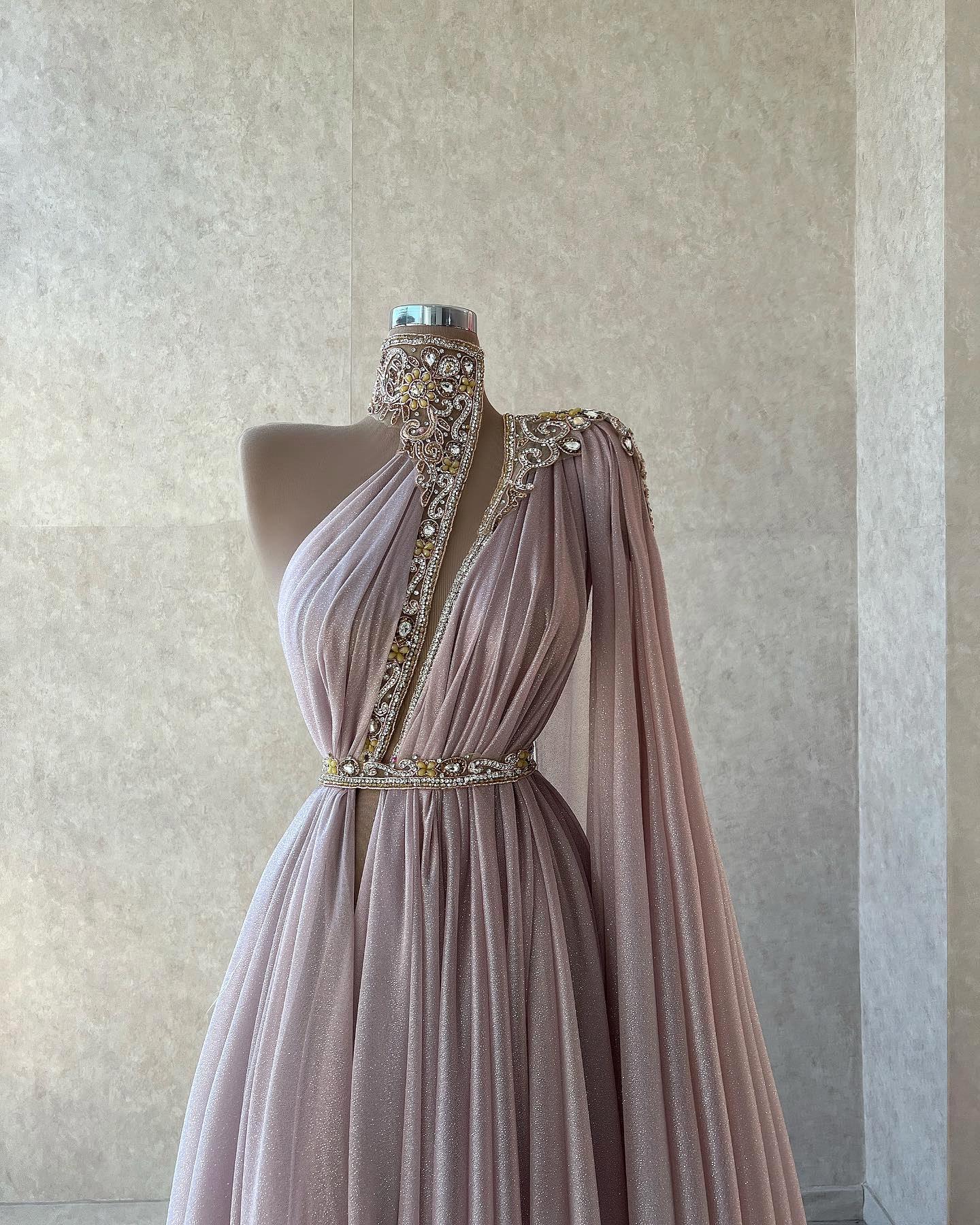 Dusty Pink Relective Sequins Evening Dresses With One Long Sleeve A Line High Collar Beaded Crystals Embelishment Party Occasion Gowns Teens Prom Dres