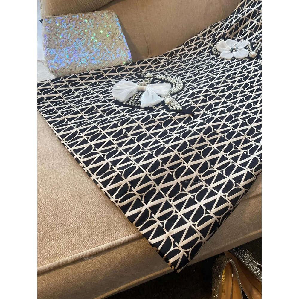 Women Basic Casual Dresses 2024 Summer Designer Runway Luxury Crystal Diamond Jacquard Dress Womens O-Neck Sleeveless Applique Printed Party Mini Vest