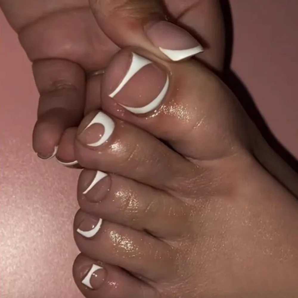 White French fake Toenails rhinestone design womens fake Toenails acrylic nail tips full set of wearable 24 piecesW241125