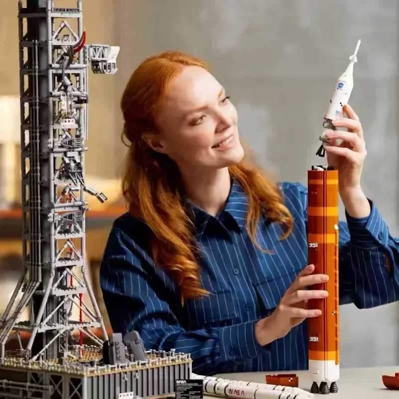 3601Pcs Icon 10341 Art Space Launch System Model Building Kit Space SLS Building Blocks Toys Childrens Advertising Gifts M241125