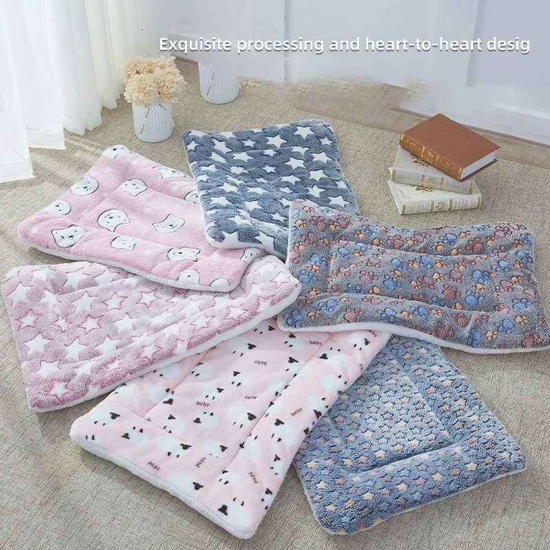 Flannel Pet Sleeping Mat Dog Bed Cat Litter Puppy Bed Dog Sofa Lovely Mattress Cushion for Small Large Dog Blanket Pet Supplies 241125