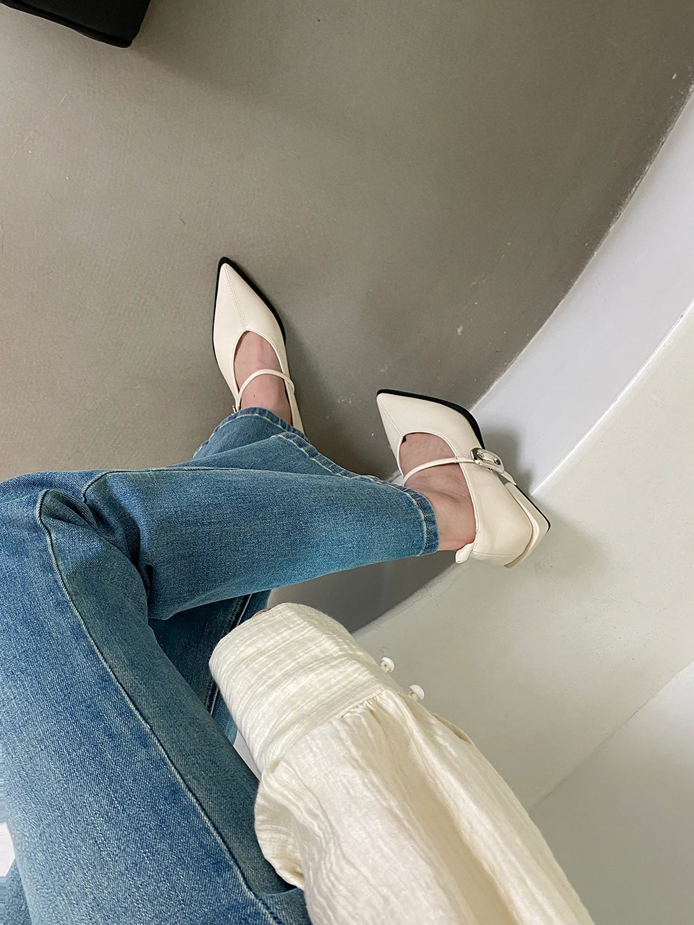 Pointed Toe Women Loafers Black Brown White Casual Mules Shoes Belt Buckle Shallow Slip On Low Flat Heeled Party Pumps Size 40 241125