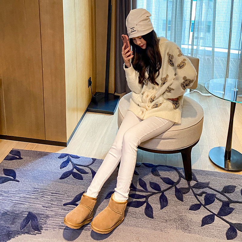 designer fashion Women's snow boots 2024 new cowhide anti slip winter warm and plush thick classic short tube snow cotton boots for women bf7