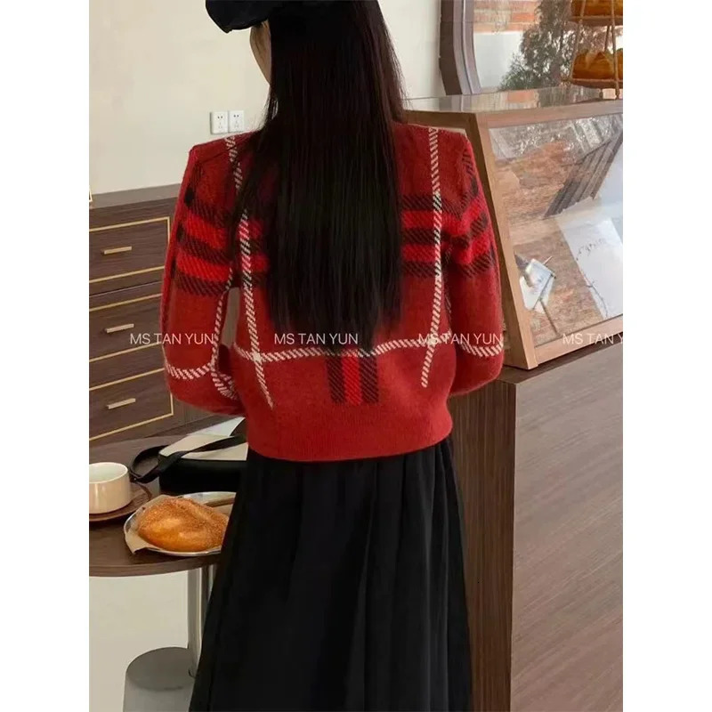 Womens Clothing Vintage Slim Thick Wool Vneck Knitted Cardigan Autumn Winter Basic Striped Chic Button Elegant Warm Sweaters 241122